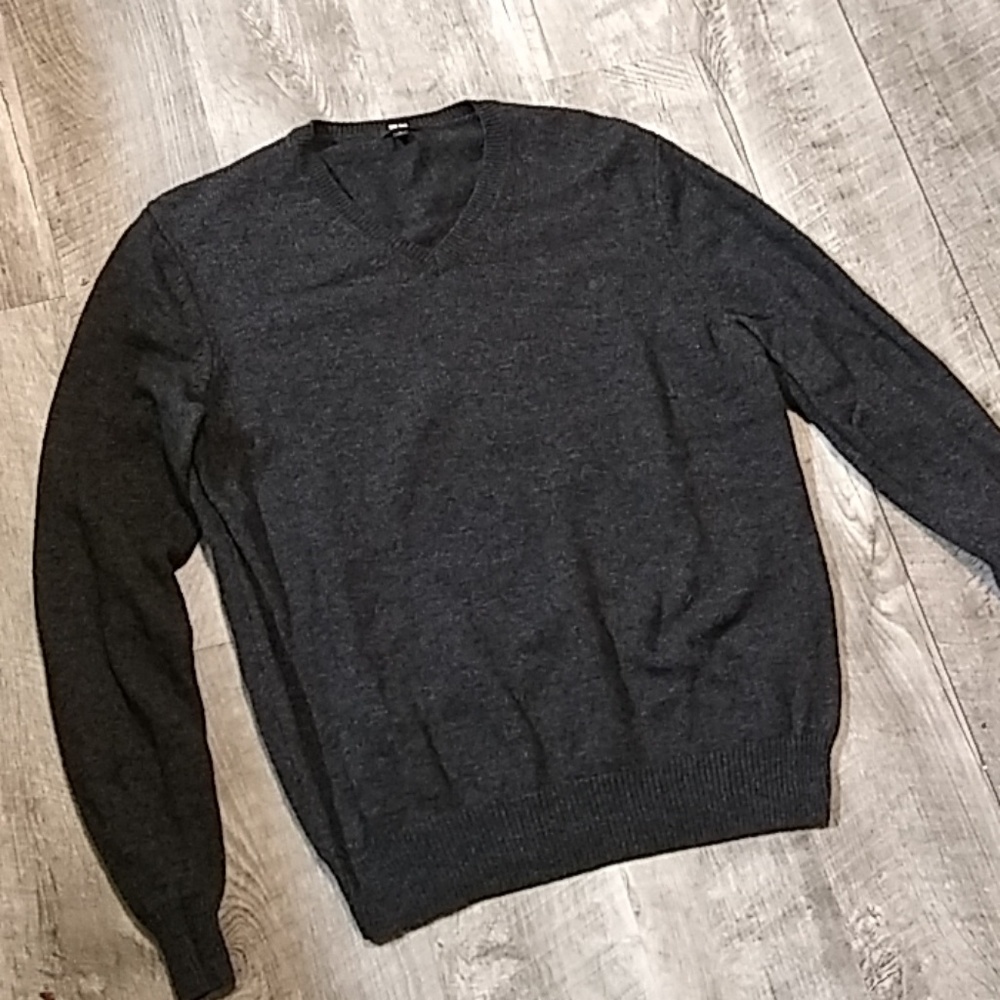 Men Uniqlo sweater